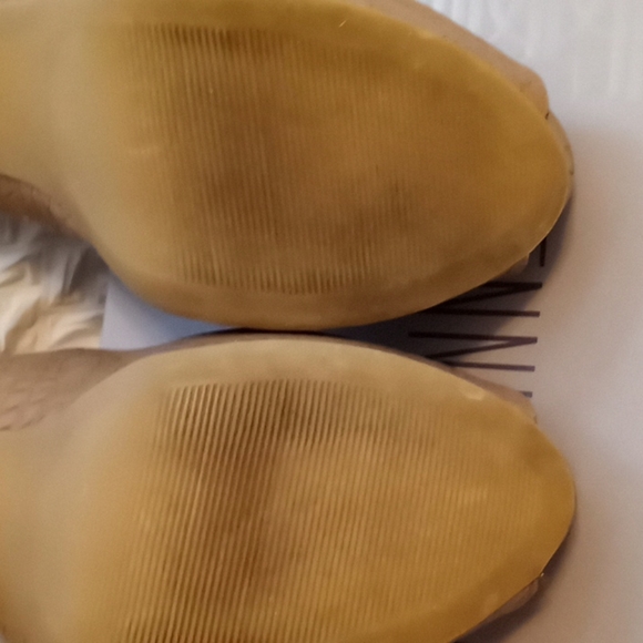 Shoes - Picture 4 of 4